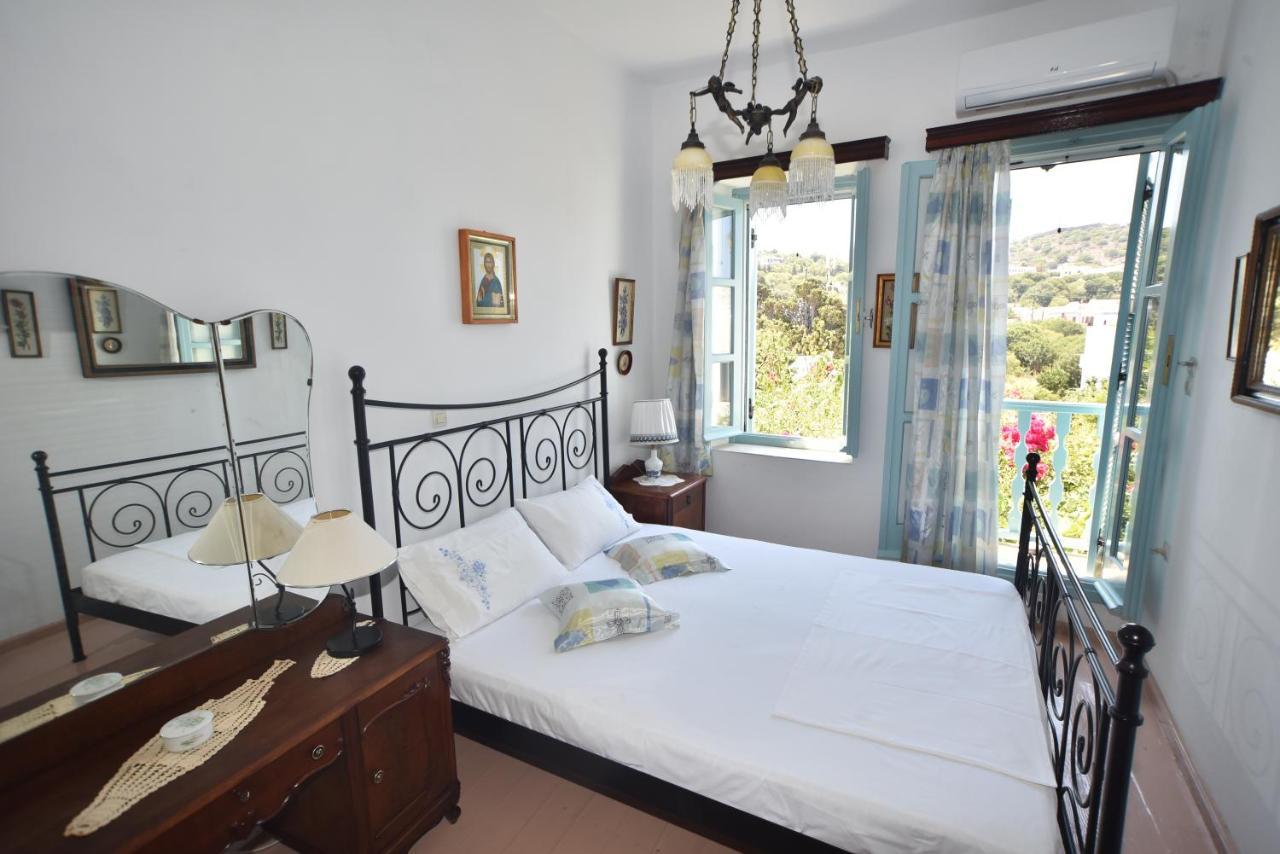 Traditional House By The Sea Mandraki  Екстер'єр фото