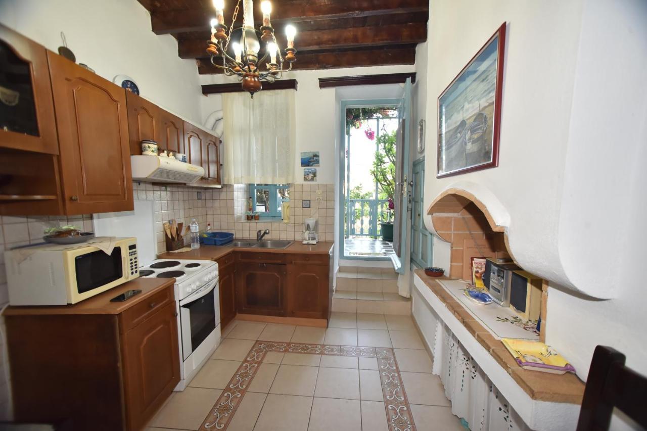 Traditional House By The Sea Mandraki  Екстер'єр фото