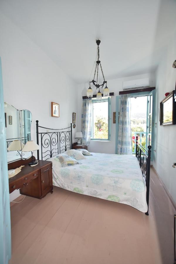 Traditional House By The Sea Mandraki  Екстер'єр фото