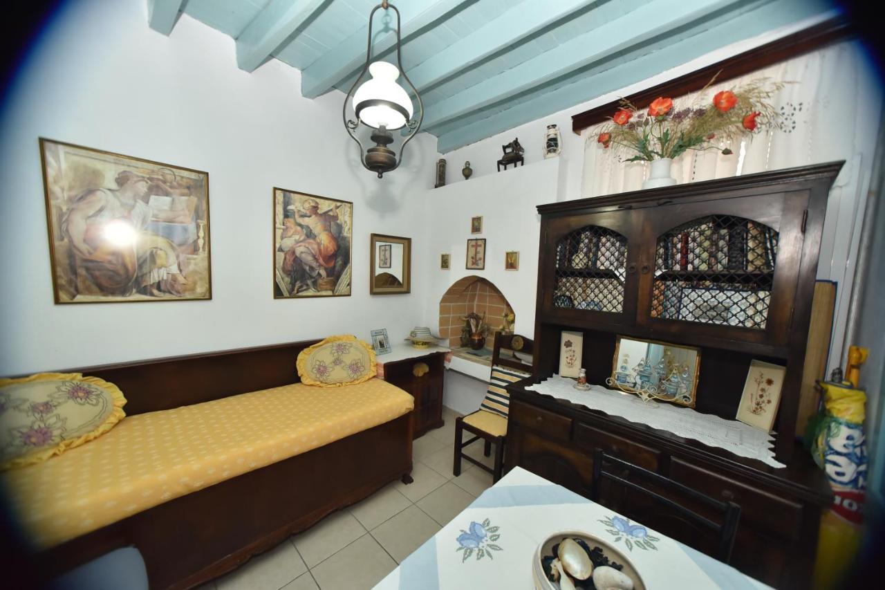 Traditional House By The Sea Mandraki  Екстер'єр фото